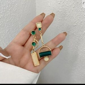 Earrings green beige asymmetrical new earrings